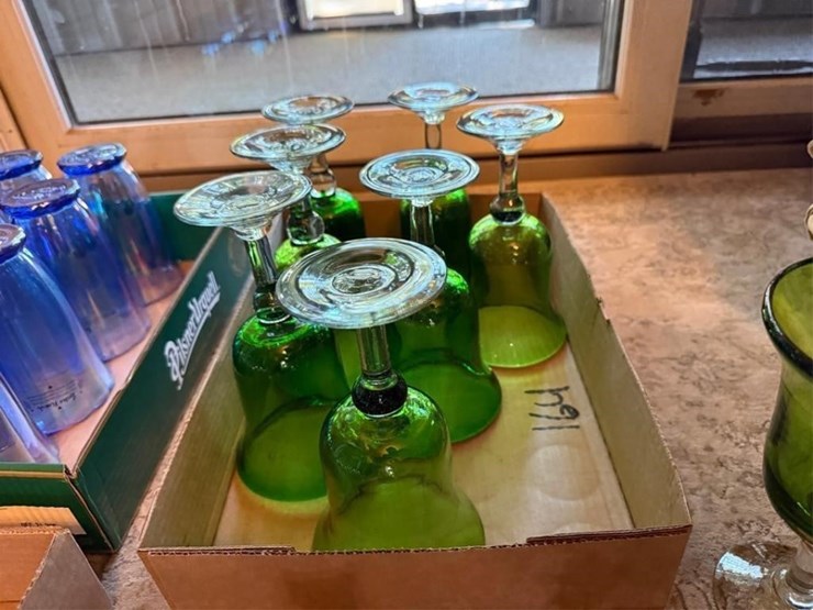 (8)-green-stemware-glasses-image-3