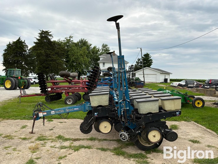2000-kinze-2000-image-8