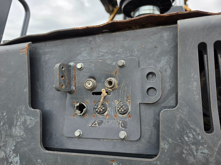2015-deere-700k-image-113