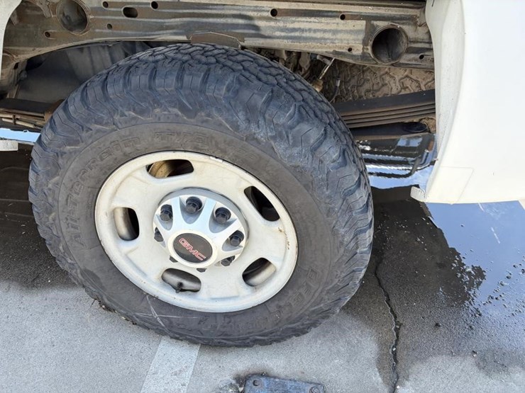 2012-gmc-sierra-2500-image-5