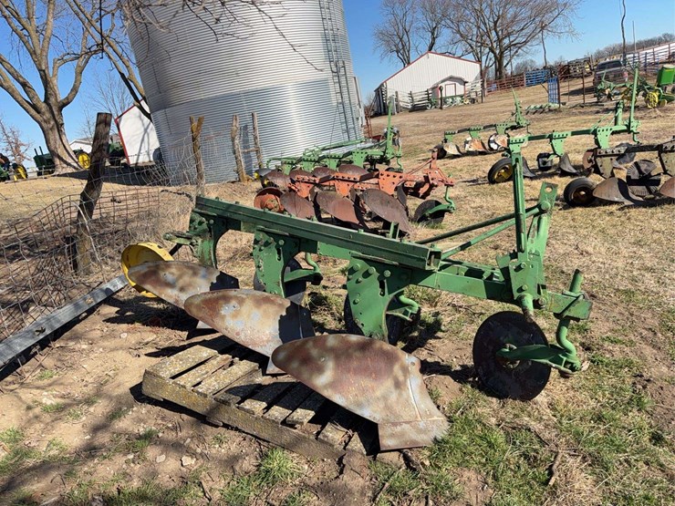 john-deere-three-point-three-bottom-plow-image-2