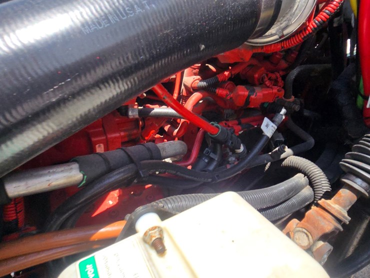 2018-freightliner-m2-106-image-23