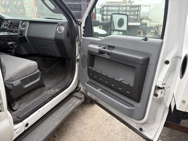 2015-ford-f550-xlt-image-10