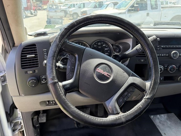 2012-gmc-sierra-2500-image-14