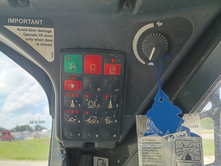deere-325g-image-32