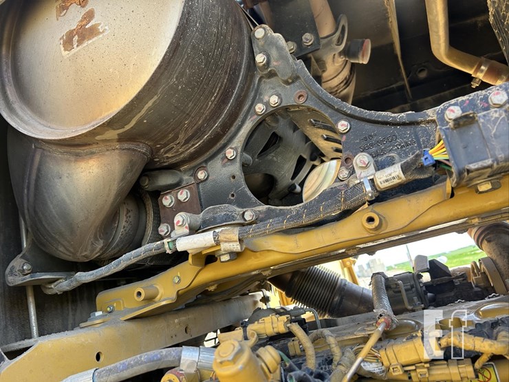 2011-caterpillar-140m2-awd-image-56