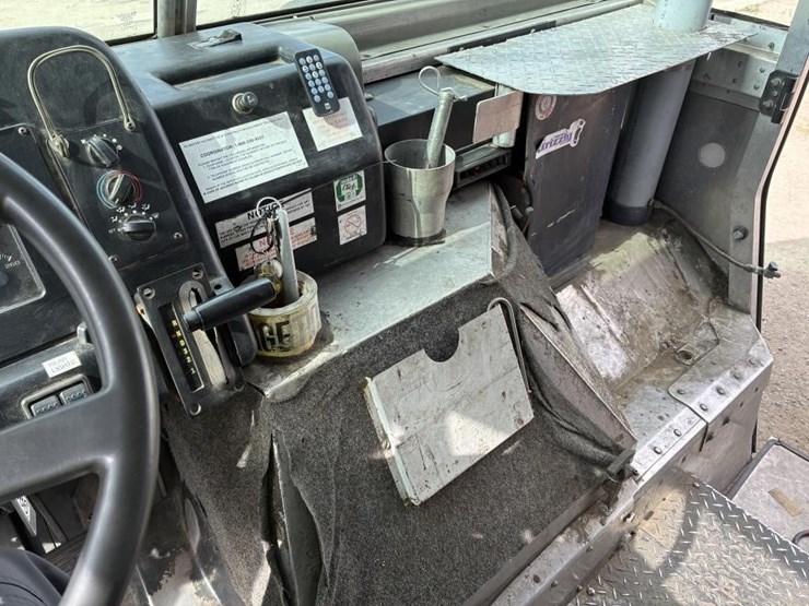 2002-workhorse-p42-image-24