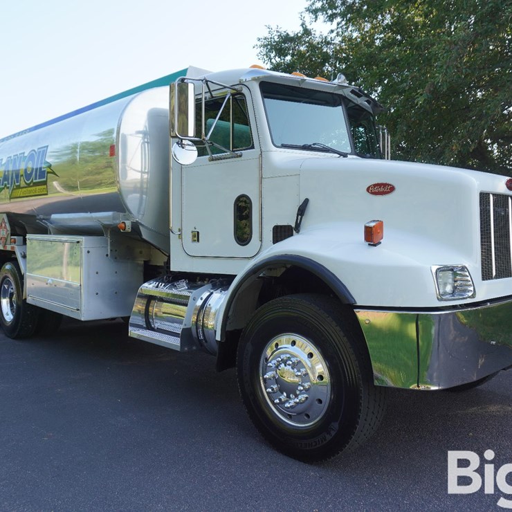 2004 PETERBILT 330