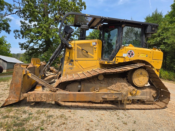 2019-caterpillar-d6-image-4
