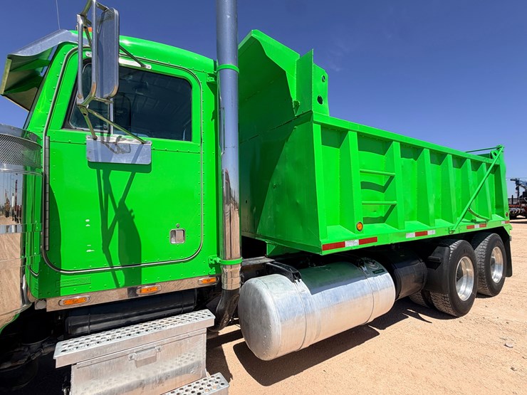 1996-peterbilt-379-image-9