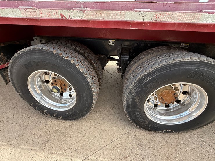 2015-peterbilt-365-image-14