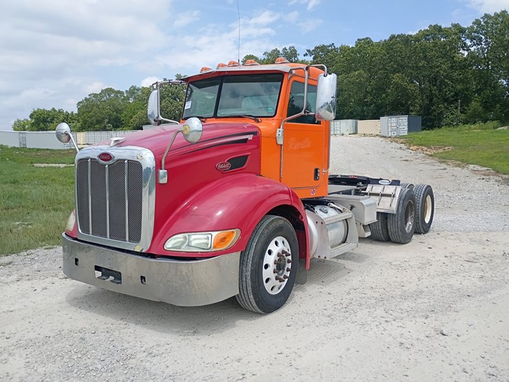 2012-peterbilt-384-image-1