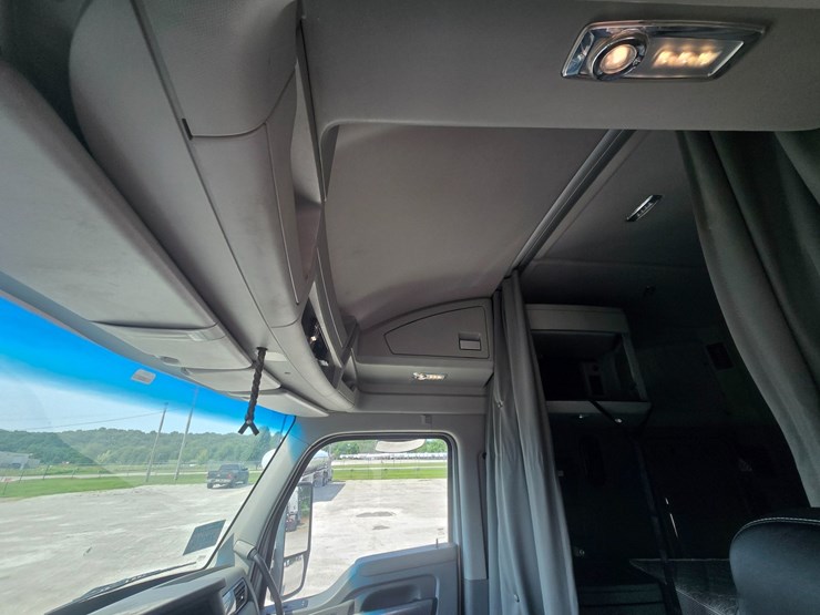 2018-kenworth-t680-image-52