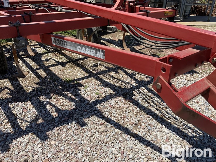 case-ih-4300-image-14
