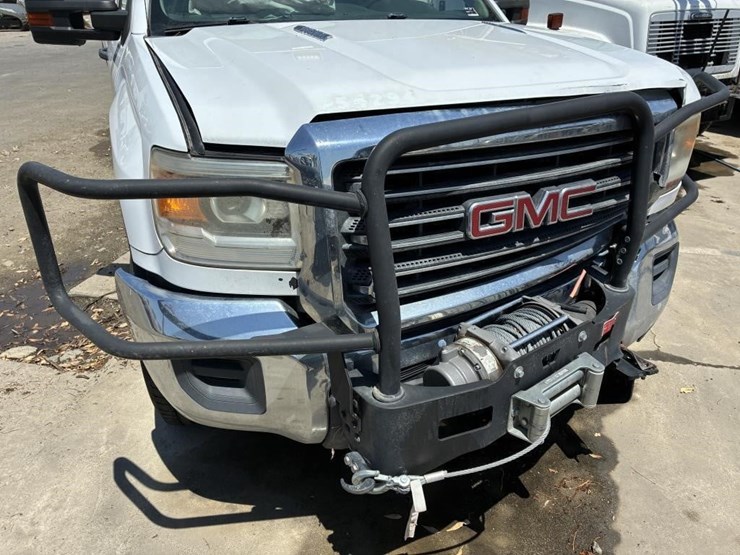 2015-gmc-3500hd-image-11