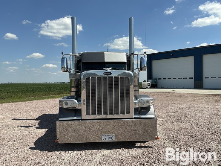 2012-peterbilt-389-image-2