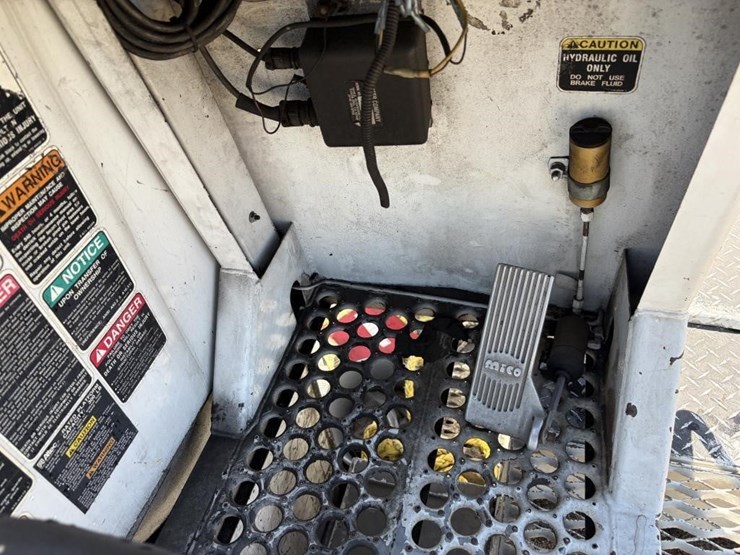 2000-freightliner-fl80-image-16