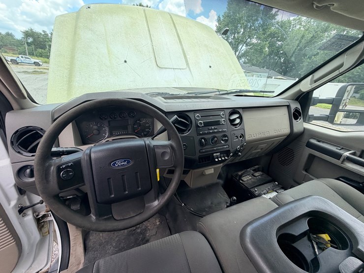 2010-ford-f550-image-54