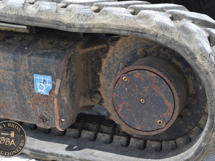 2020-deere-35g-image-31