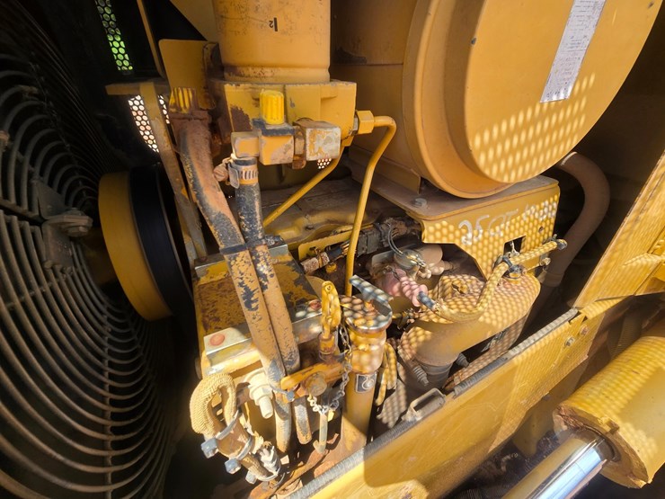 2005-caterpillar-d5n-xl-image-15