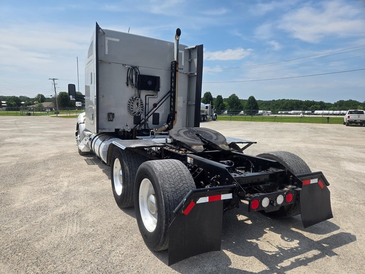 2019-kenworth-t680-image-10