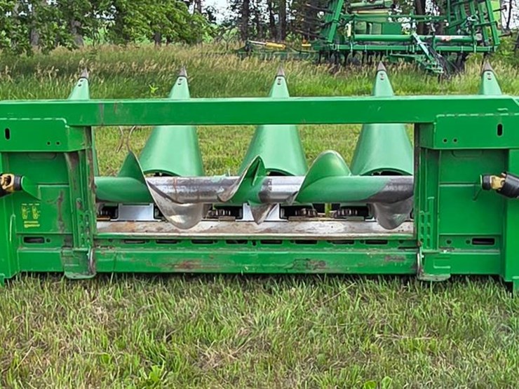 2010-john-deere-608c-image-16