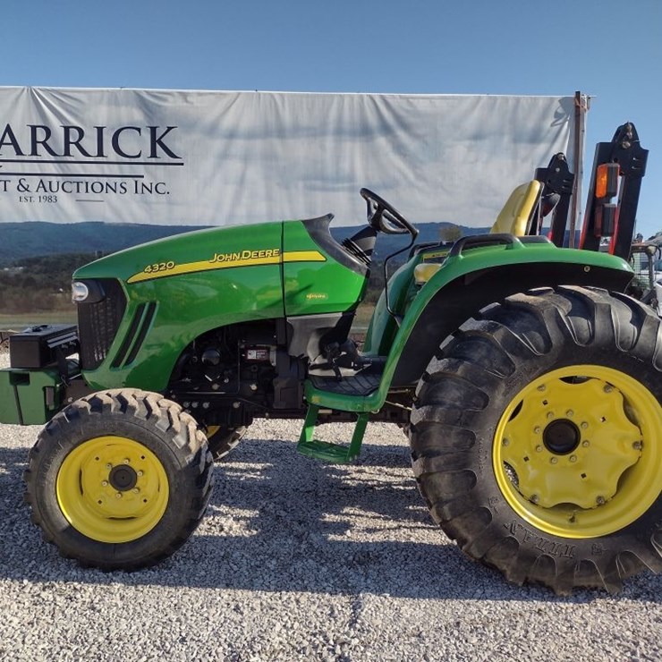 JOHN DEERE 4320