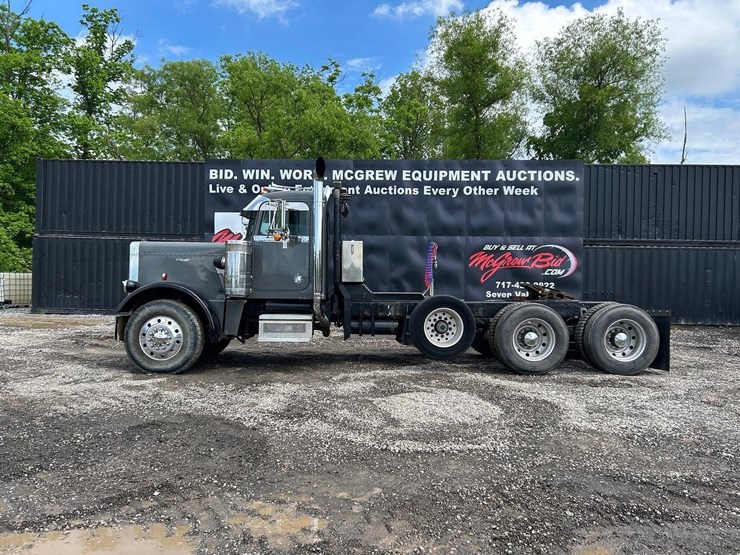 1984-peterbilt-359-image-1