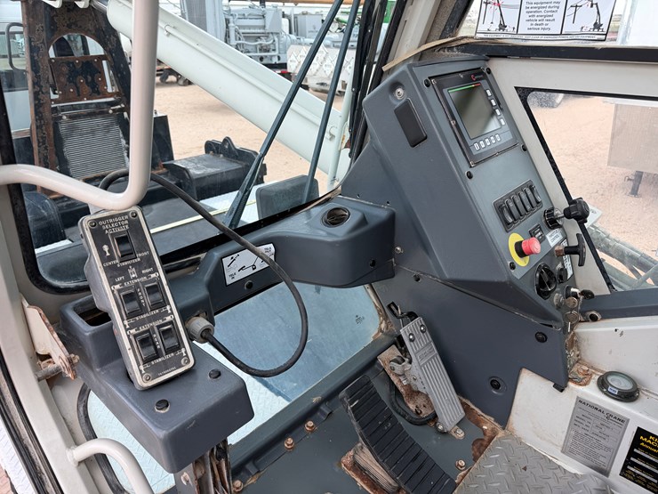 2019-peterbilt-567-image-10