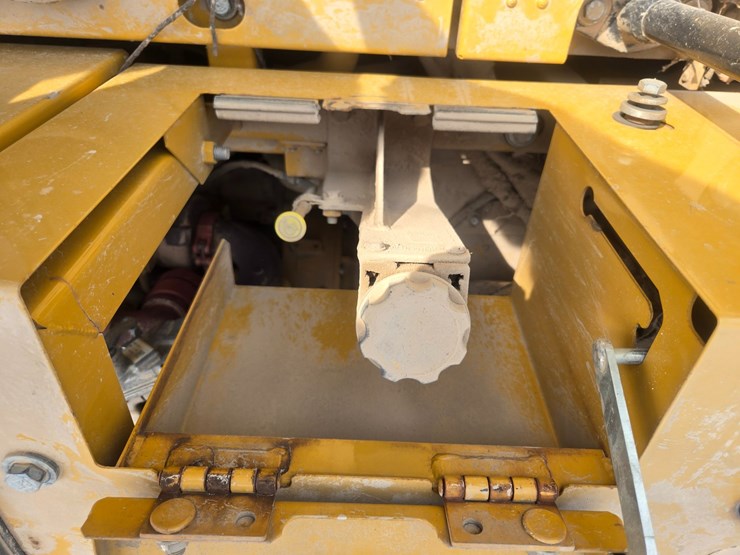 2019-caterpillar-320-image-30