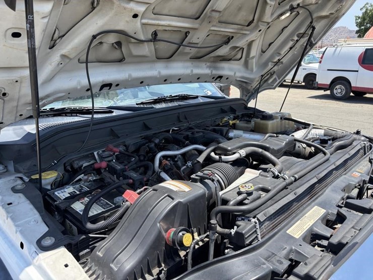 2015-ford-f550-xlt-image-8