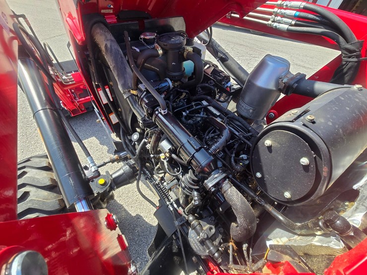 2023-mahindra-4550-image-26