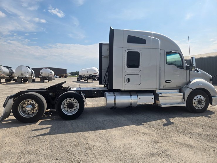 2018-kenworth-t680-image-19