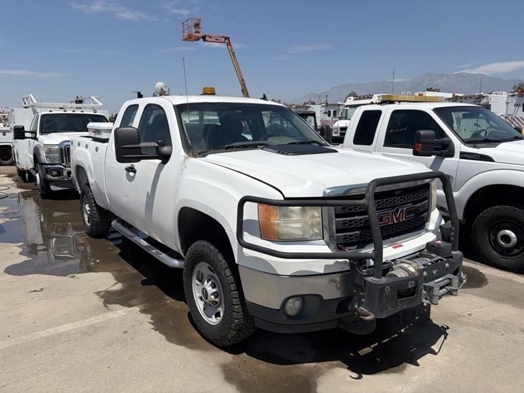 2012-gmc-sierra-2500-image-2