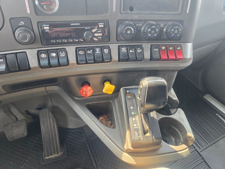 2018-kenworth-t680-image-55