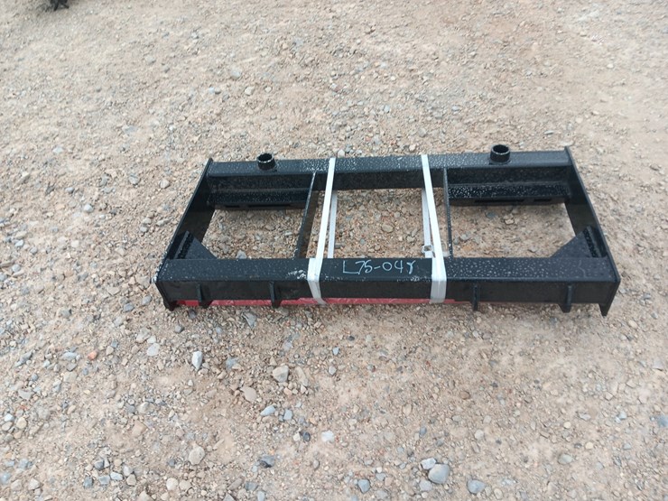 #l75-048-•-future-bale-spears-skid-steer-attachment-image-4