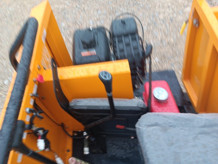 #l75-016-•-2026-future-j1500-crawler-dumper-image-9