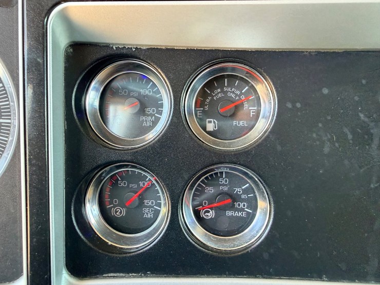 2010-kenworth-t800-image-116