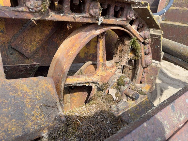 caterpillar-ten-image-17