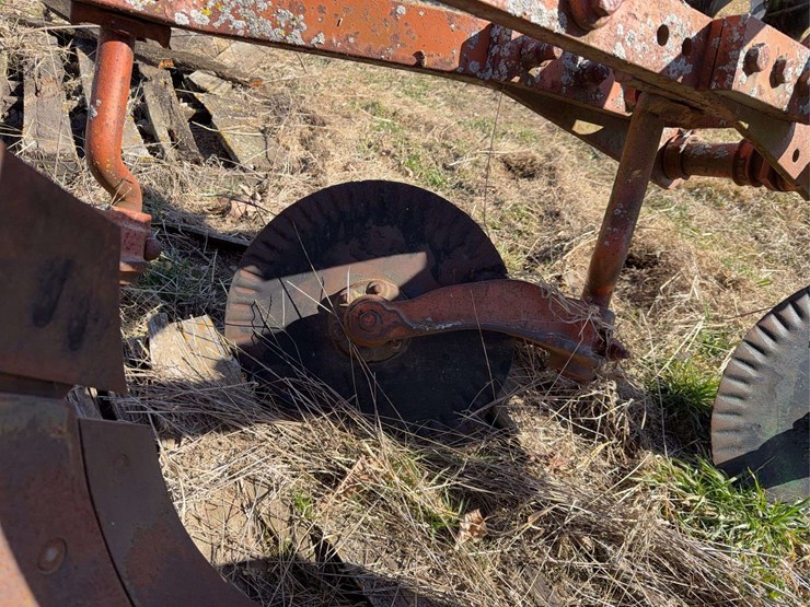 john-deere-three-point-three-bottom-plow-image-11