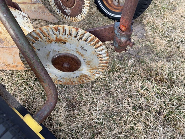 john-deere-pull-type-three-bottom-plow-image-15