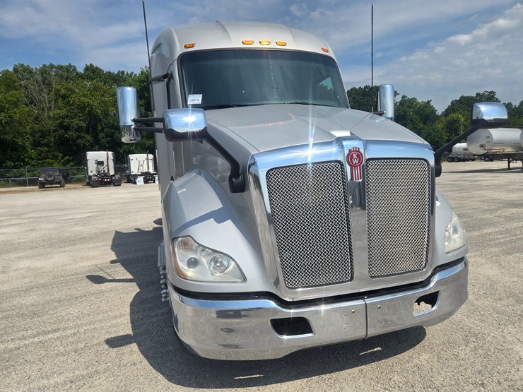 2018-kenworth-t680-image-25