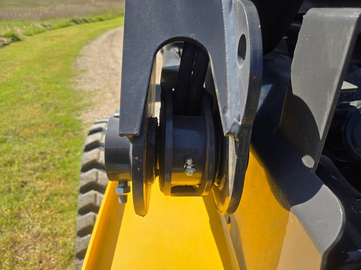2025-new-holland-c337-image-59