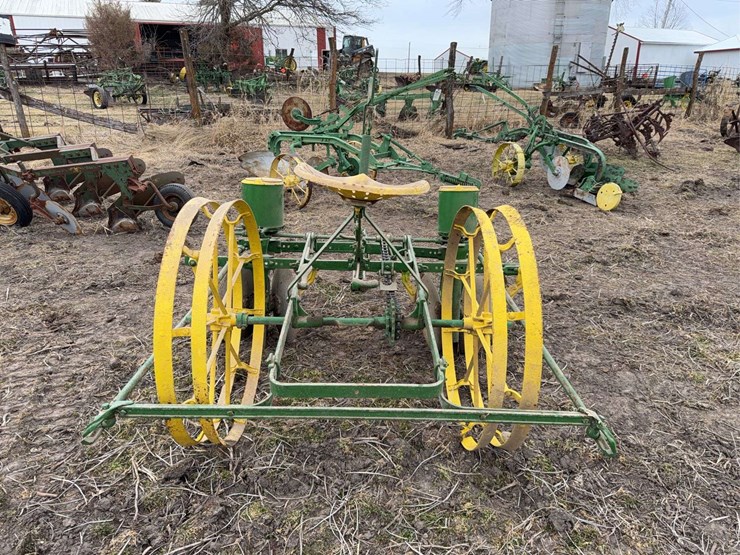 john-deere-two-row-planter-image-4