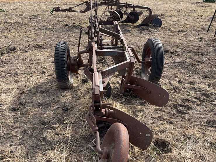 john-deere-no.-44-pull-type-two-bottom-plow-image-4