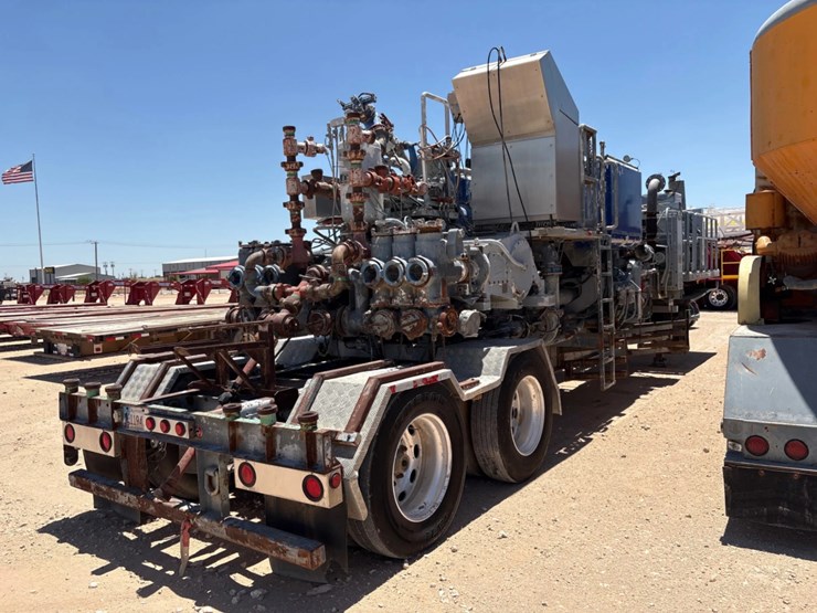 2010-caterpillar-c13-image-3