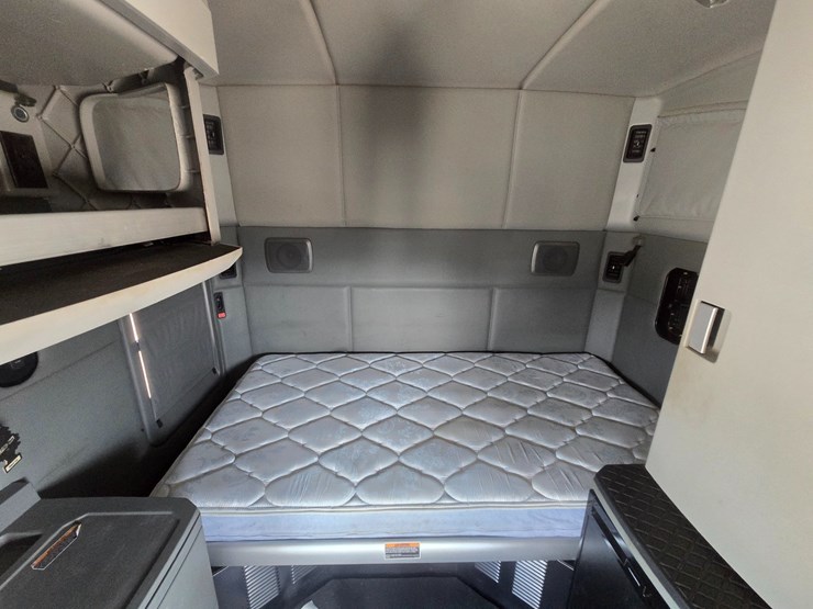2019-kenworth-t680-image-62