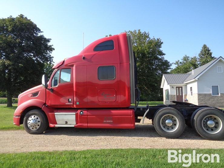2013-peterbilt-587-image-8