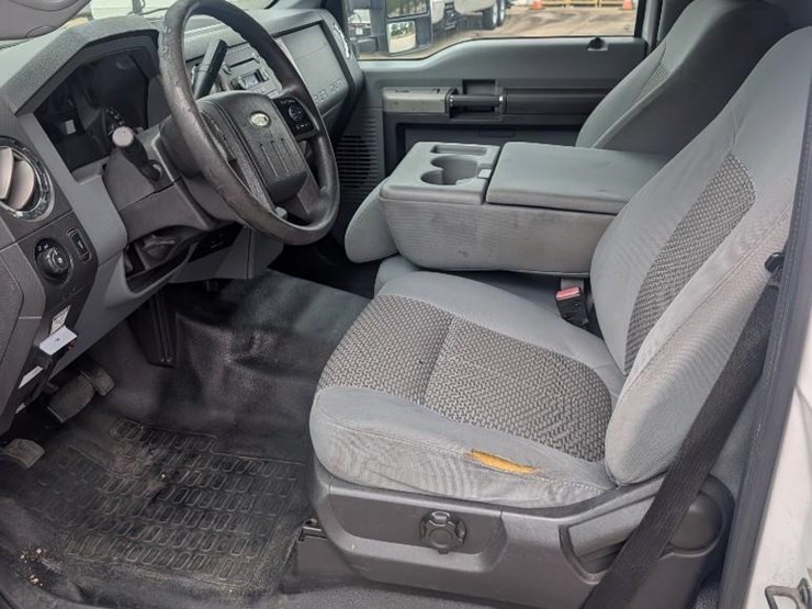 2013-ford-f550-image-23