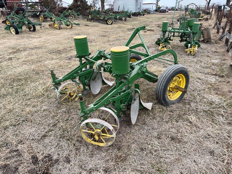 john-deere-two-row-pull-type-planter-image-7